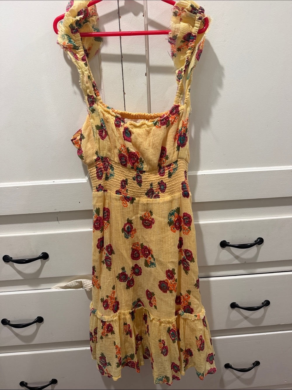 Urban outfitters Yellow Floral Ruffle-Strap sleeves dress. Above knees lined